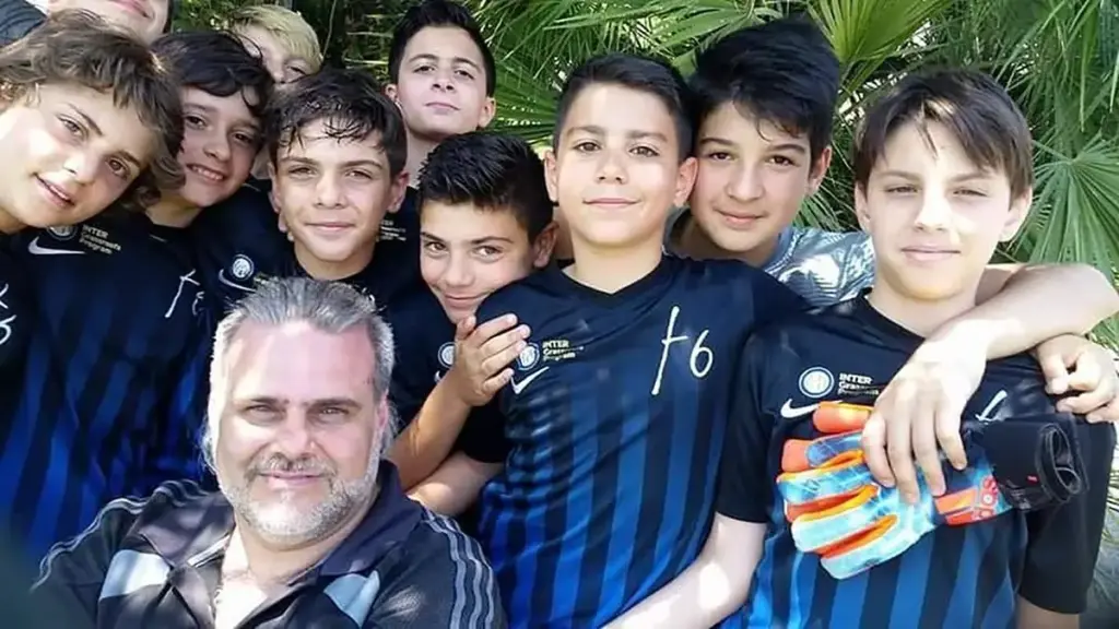 Selfie della squadra con l'allenatore